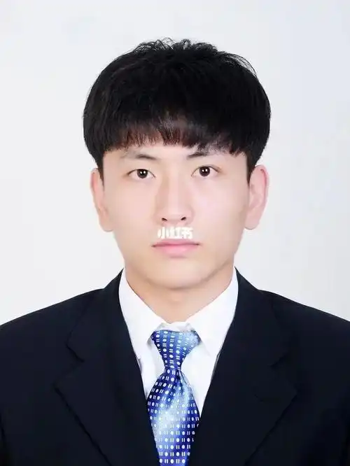 男朋友的证件照是个呆呆子