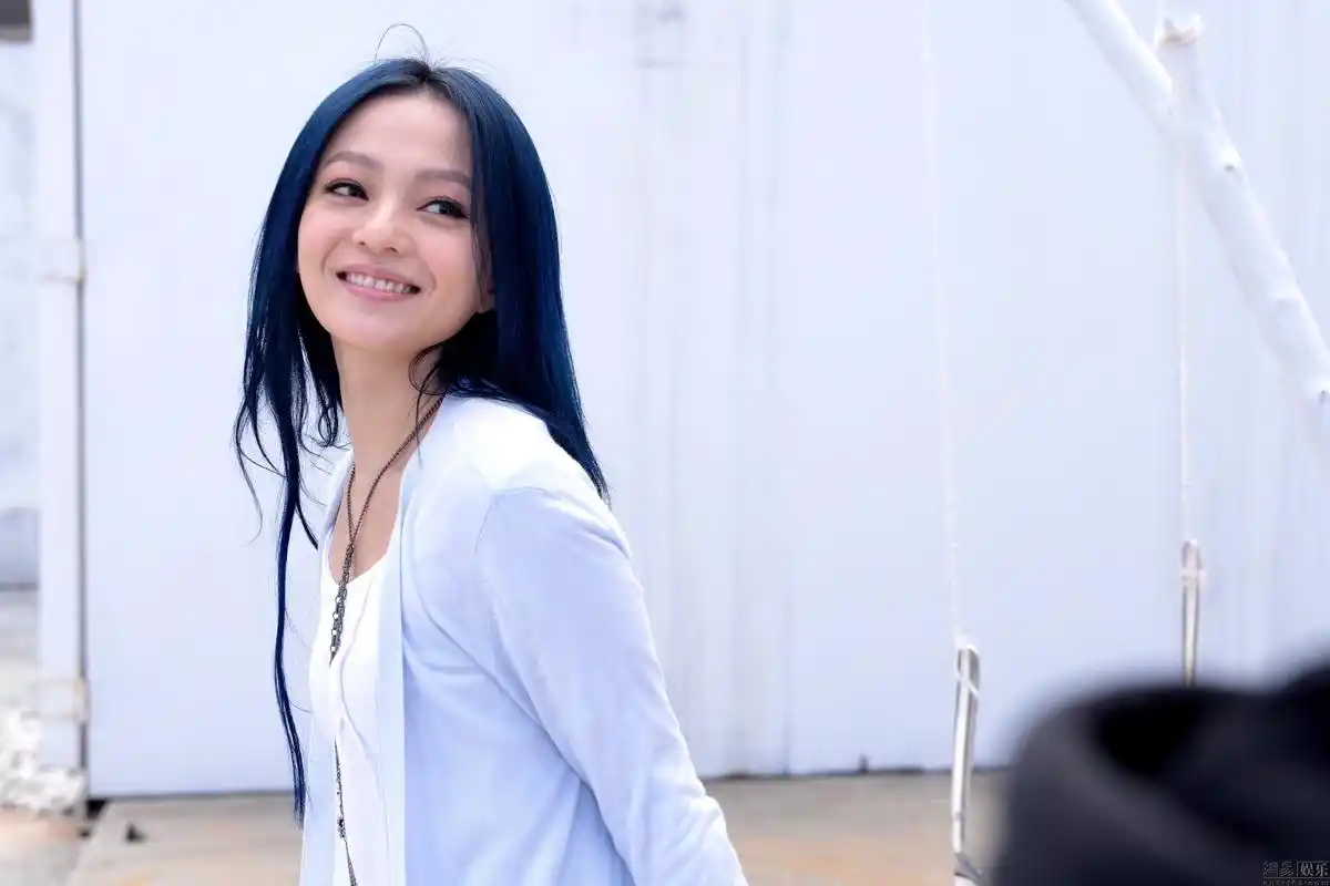 张韶涵新歌阳光空气mv花絮照