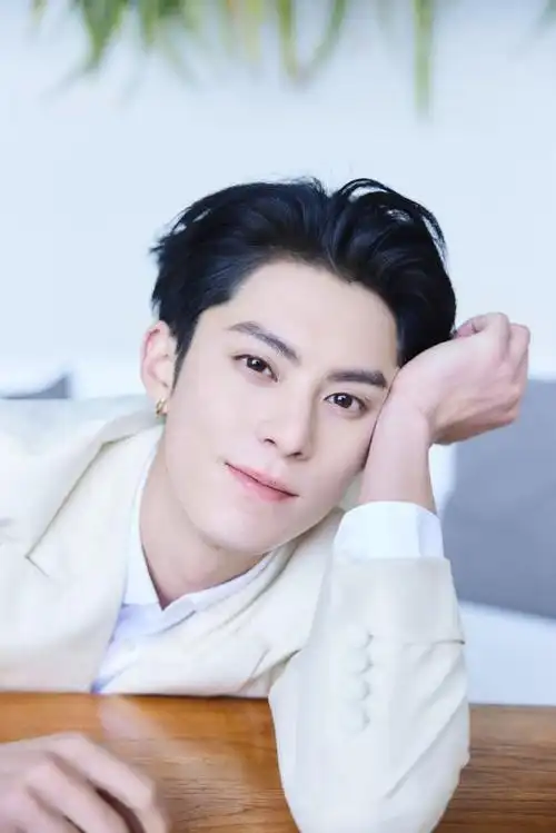 于适yosh@田曦薇@虞书欣esther;最具话题讨论度艺人top10:王一博,杨紫