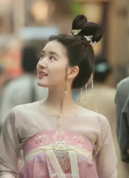 赵露思这么大的斜方肌说没就没了?还能拥有一个细长的脖子!