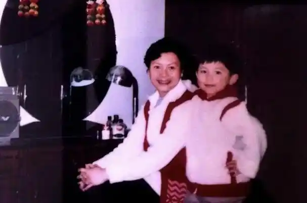 事实证明,李晨在演艺圈的尴尬处境,早已有迹可循