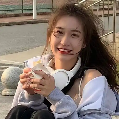 有没有那种笑起来很灿烂的女生头像