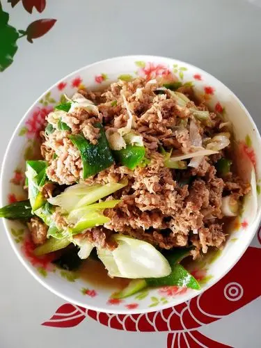 〈葱爆羊肉卷〉,香.欣小厨 95的做法