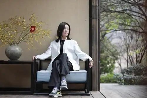 李亚鹏携女友回家过年合体拍情侣写真气氛甜蜜