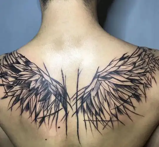翅膀纹身图片_背部几何纹身图案