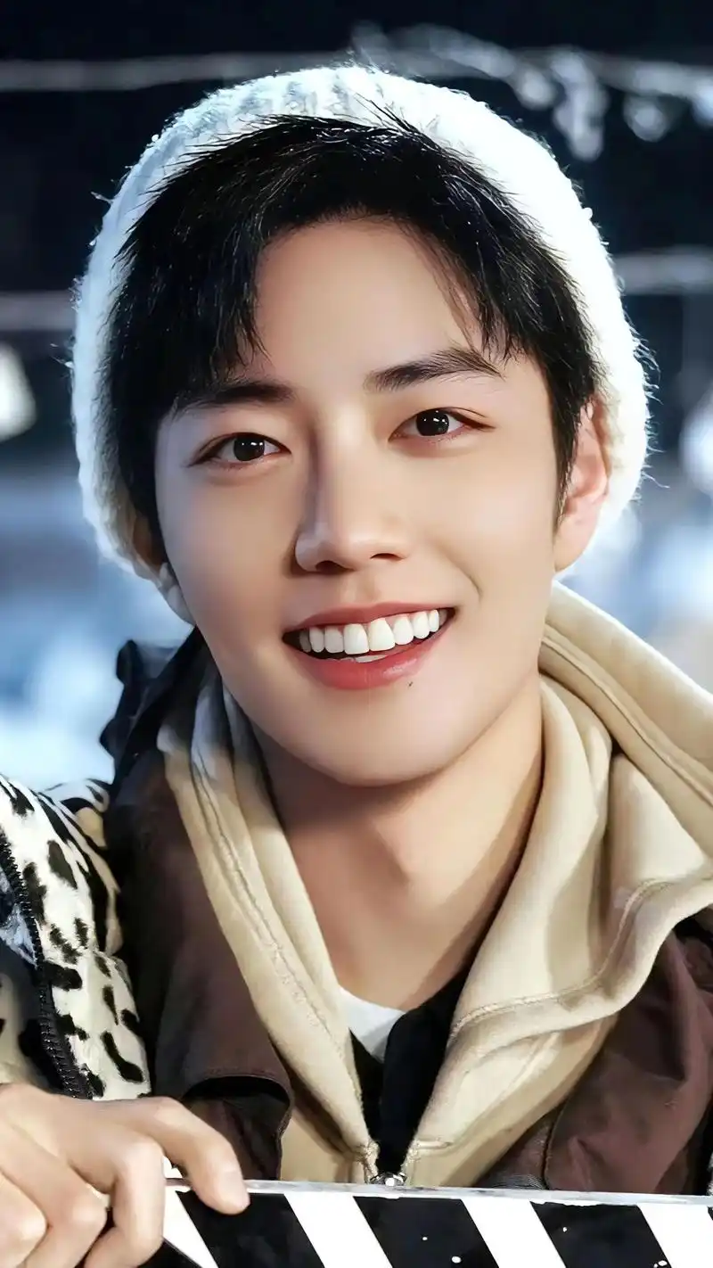 肖战骄阳伴我高清壁纸图来咯~#肖战骄阳伴我 #肖战盛阳 #肖 - 抖音