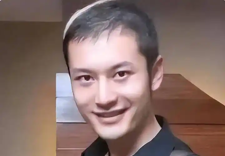 当今社会学习和工作的压力都越来越大,熬夜问题也越来越重,脱发也见怪