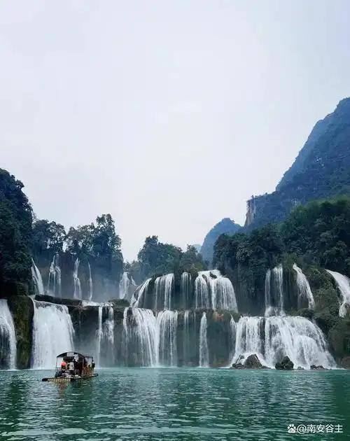 这是位于广西崇左市大新县硕龙镇德天村的德天跨国大