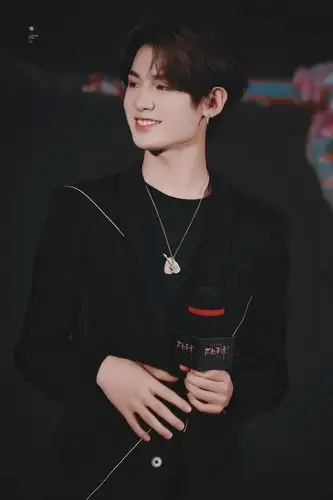 justin黄明昊是可盐可甜的奶boy呀盐向1