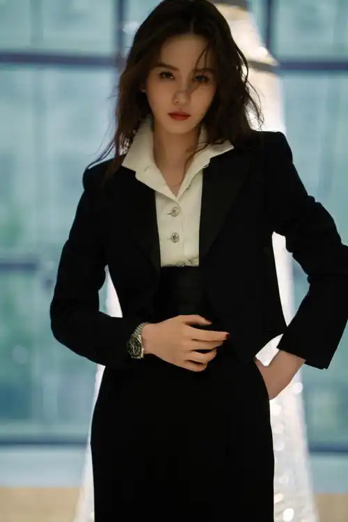 嘉人女性影响力之夜##刘诗诗黑西装礼帽造型##嘉人 女明星黑白西装