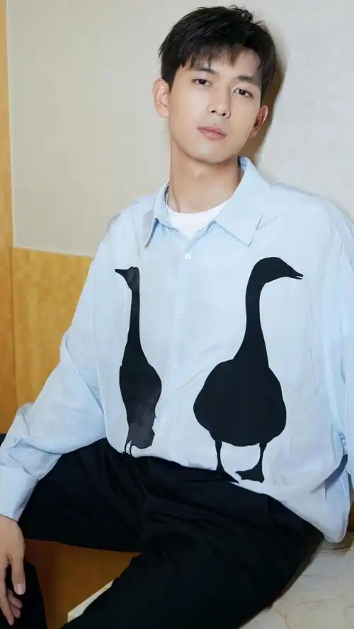 小清新帅气男神李现休闲衬衫迷人写真,高清图片,手机锁屏桌面-壁纸族