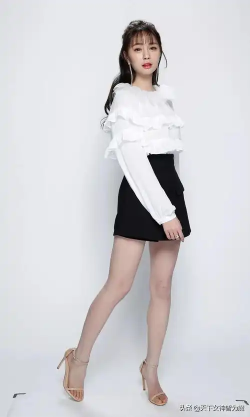 沈梦辰美腿玉足高跟写真「59图」_网易订阅