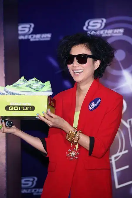 优享健康环保生活 郑秀文代言skechers完美亮相_文字_心系梦萦_推他