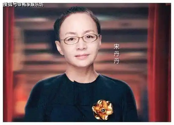62岁宋丹丹聚会照流出,状态暴露,头发稀疏,消瘦憔悴令人心疼_巴图