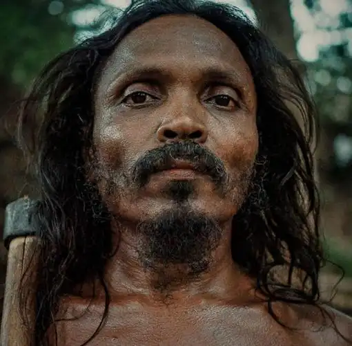 最古老的维达土著人,族规森严,被遗忘的母系面孔让游人心疼