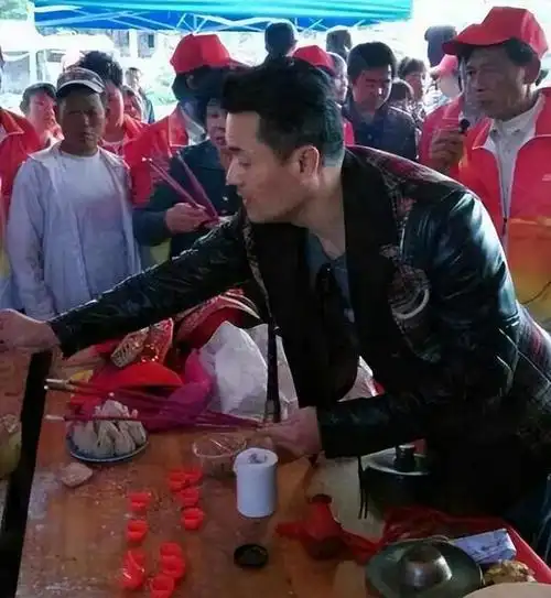 港星家乡情:刘德华燃爆新会,甄子丹低调惊艳