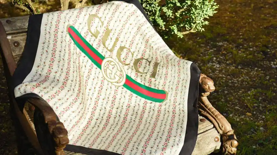 轻奢族必备的十款古驰印花围巾