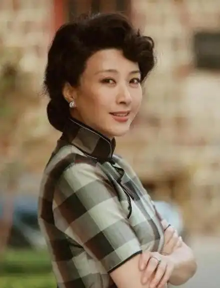 演员王静戏好人低调父亲离世内心有钝痛含泪撑起母亲的晚年