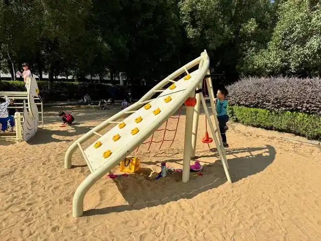 汉口江滩三期沙滩游乐场玩沙子的天堂