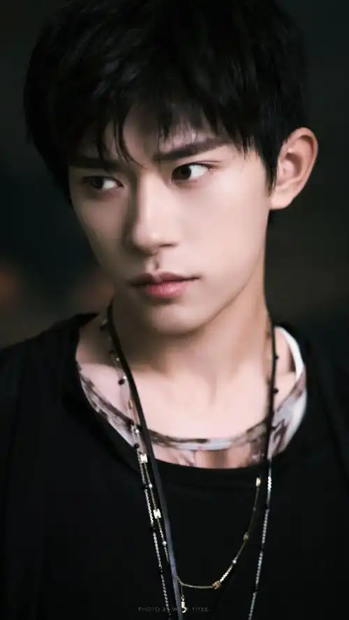 02暗黑系精灵王子·玺@tfboys-易烊千玺#易烊千玺4%vol的河##易烊