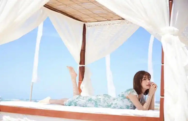 美女明星毛晓彤海边甜美阳光性感写真集