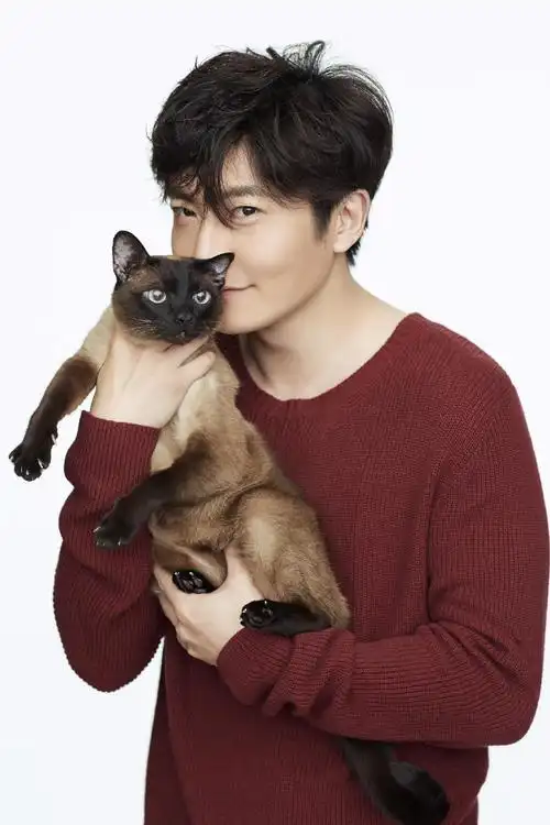 郭京飞红色毛衣帅气写真图片14