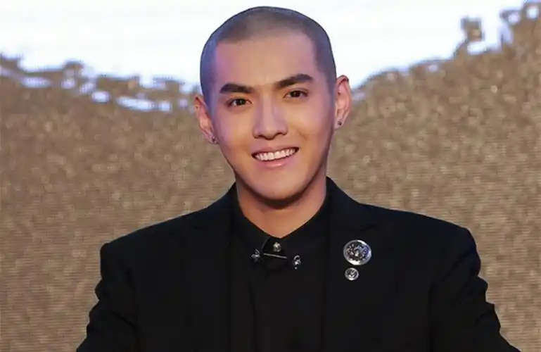 吴亦凡光头照很好看,他当年为什么会剃光头呢 具体是什么情况?