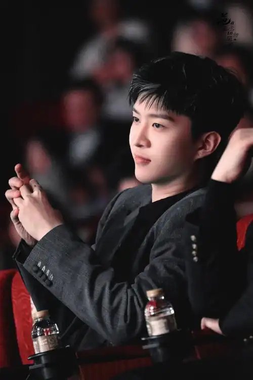 范丞丞金色挑染##范丞丞官宣澳门国际喜剧节