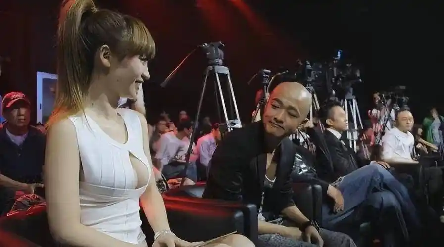 原创被陈凯歌骂当伴娘被婚闹如今41岁的柳岩终于给自己争了口气