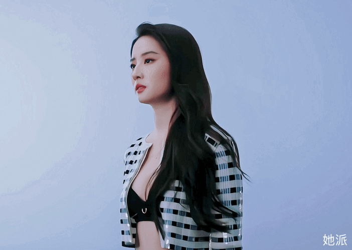刘亦菲内衣照热搜:胸部堪称焦点,有何不妥?_女性_时尚_嘿嘿
