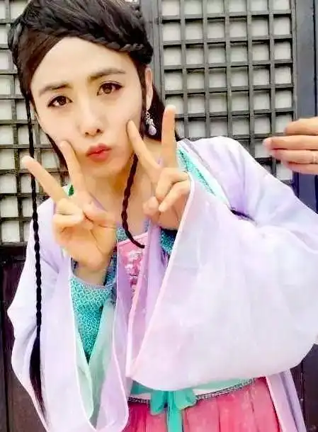 马天宇   马天宇在电视剧《古剑奇谭》中的女装造型可爱呆萌,男扮