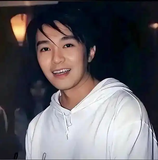 周星驰年轻的时候也太帅了吧
