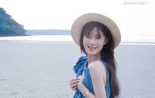 陈意涵海边可爱写真