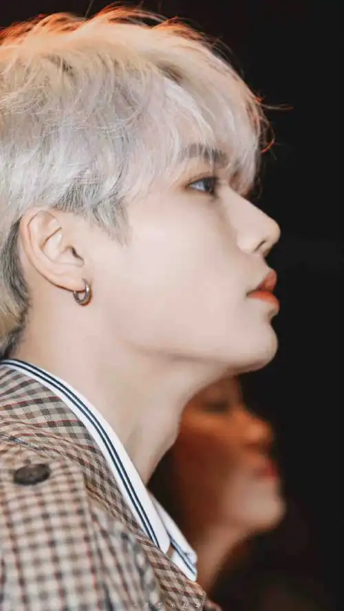 林彦俊超话侧颜杀小合集五官精致气场全开,建模脸实锤!