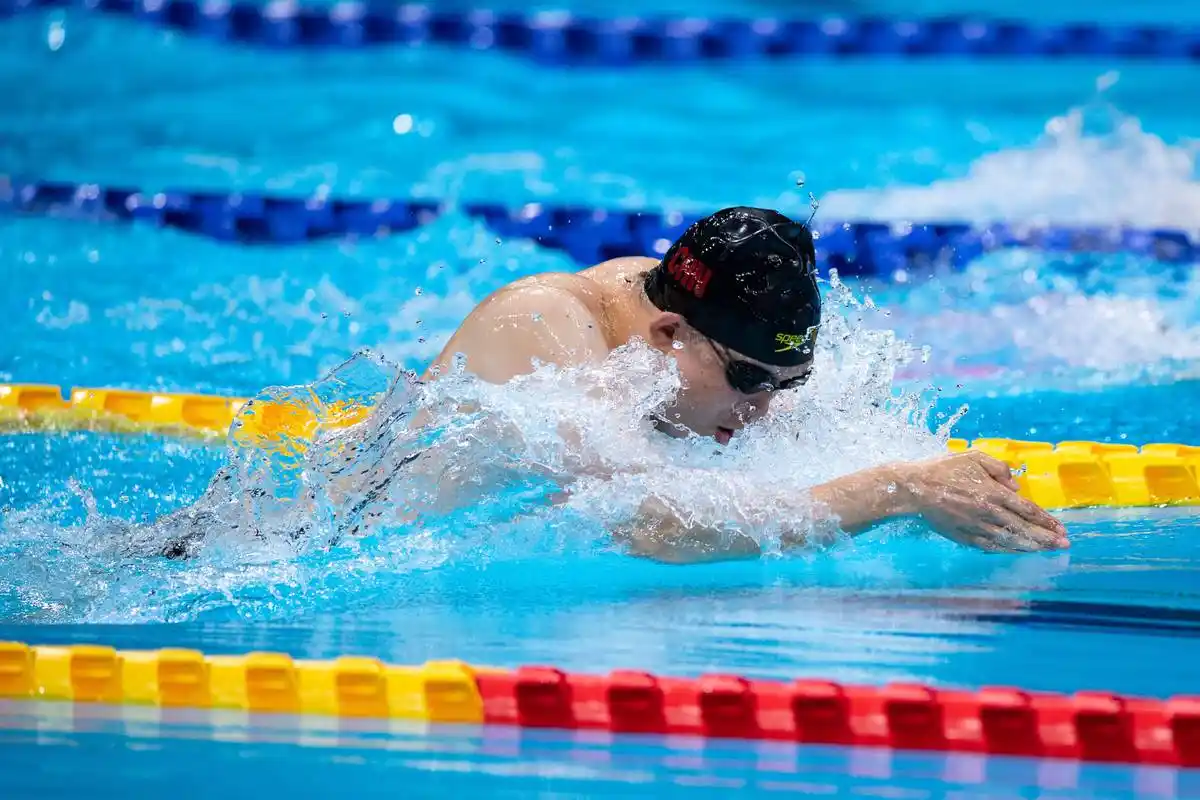 游泳——杨博尊获男子100米蛙泳sb11级季军_新华社