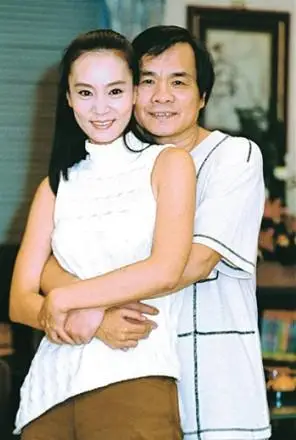 她资助男友三千万却遭抛弃,流产后子宫被摘,如今61岁仍坚持拍戏