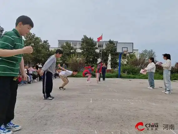 ​西平县专探朱庄小学举办以"欢乐运动 挥洒汗水 ".