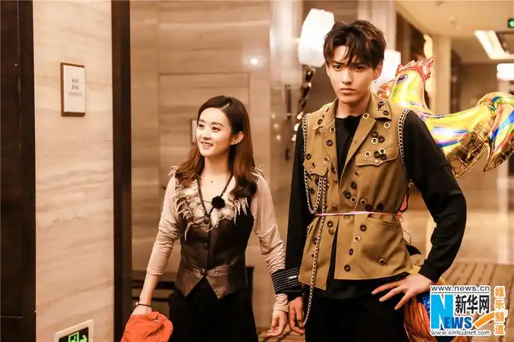 吴亦凡赵丽颖成最萌姐弟奇楼重温成长感恩路