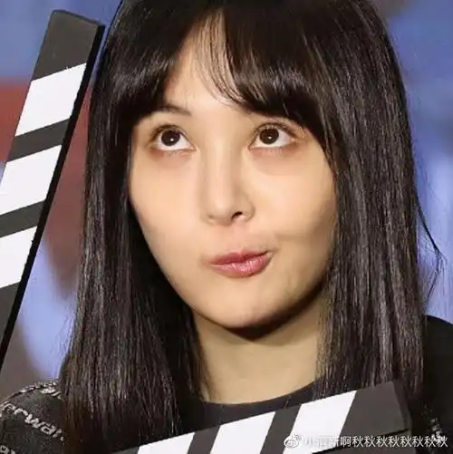 郑爽刚睡醒被迫录视频,头发毛糙黑眼圈明显,精神状态令人担忧