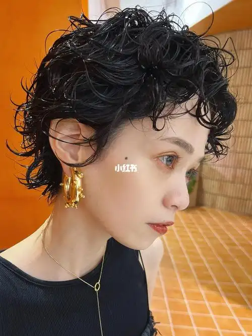 女士超短发烫发分享酷感飒气卷短发