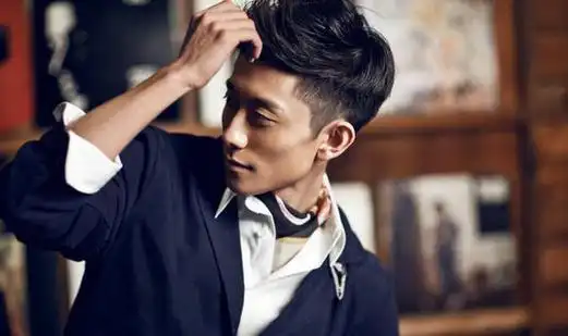 一夜爆红的明星,迪丽热巴颜值高,张一山厚积薄发 - 星辰影院