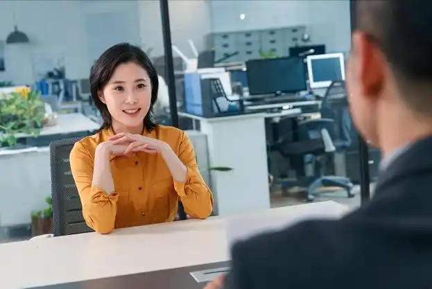 新知达人, 在职场,真正的精英,往往有一种工作表现,领导认可,同事也