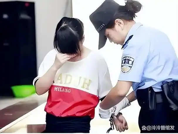 年轻貌美的铁路女飞贼,因高僧的一封遗书被捕,遭击毙时年仅24岁