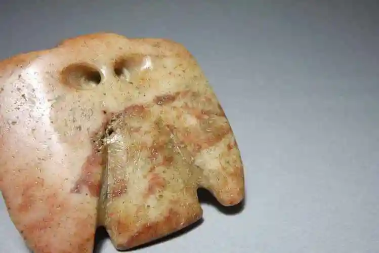 红山文化期玉器工上自然态质变任南珍藏