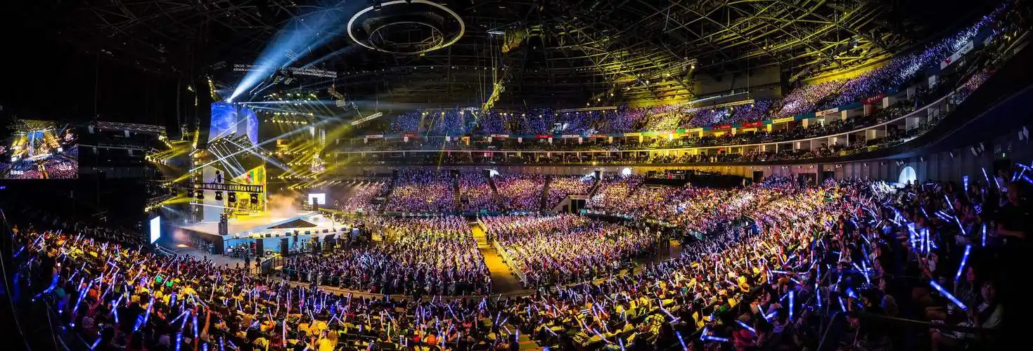 黄子韬2019 is blue演唱会至此已圆满收官,从现场视听感受,时尚造型