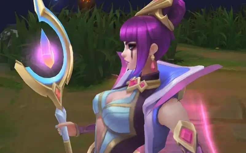 用了妖姬这个皮肤你就是峡谷最闪耀的女王～冠军蔷薇 乐芙兰全炫彩