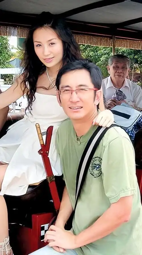 石洋子22岁嫁43岁吴启华离婚后依旧被他当成女儿宠着