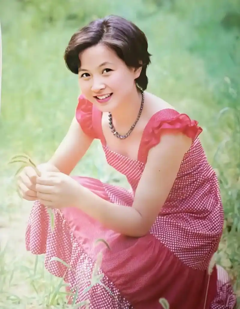 赵越,1965年11月12日出生于四川省成都市,毕业于北京电 - 抖音