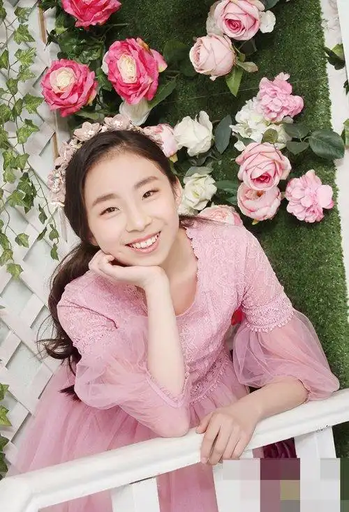 12岁女孩长头发扎公主头发型纯美漂亮的公主头扎发,无刘海头发部分