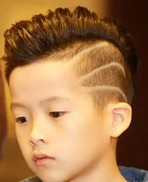 小男孩流短发发型图片2020小男孩流行发型